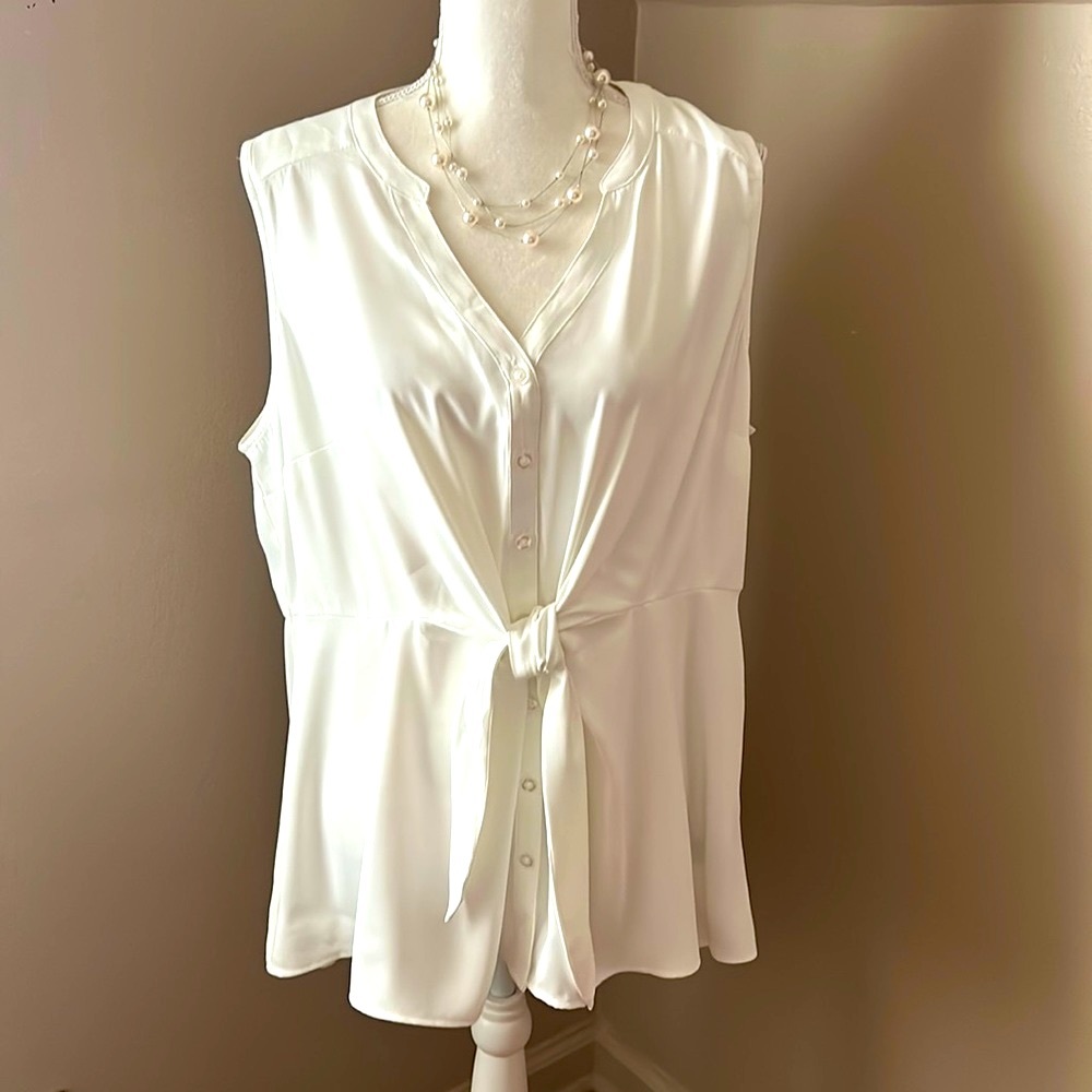 Torrid white tie from sleeveless high low V neck blouse. Excellent condition